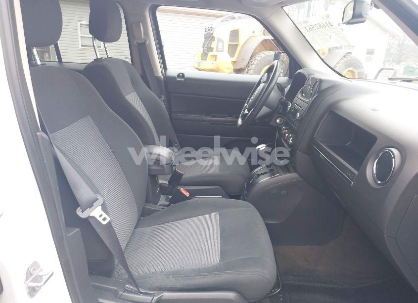 Photo 5 of 2017 Jeep Patriot LATITUDE 4X4 (VIN 1C4NJRFB6HD124844)