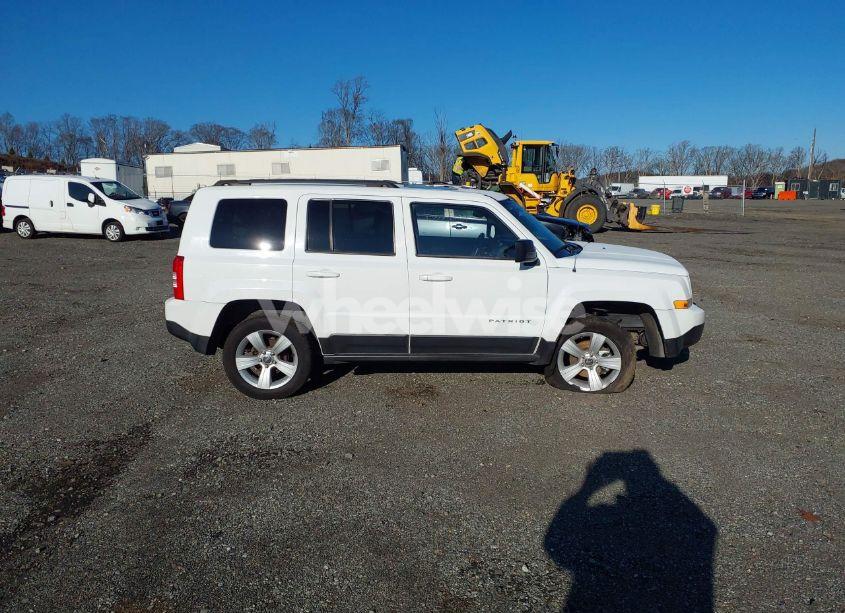 Photo 13 of 2014 Jeep Patriot LATITUDE (VIN 1C4NJRFB7ED627472)
