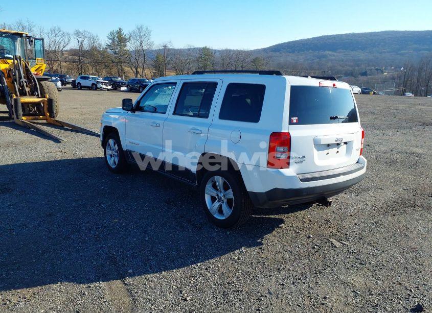 Photo 3 of 2014 Jeep Patriot LATITUDE (VIN 1C4NJRFB7ED627472)
