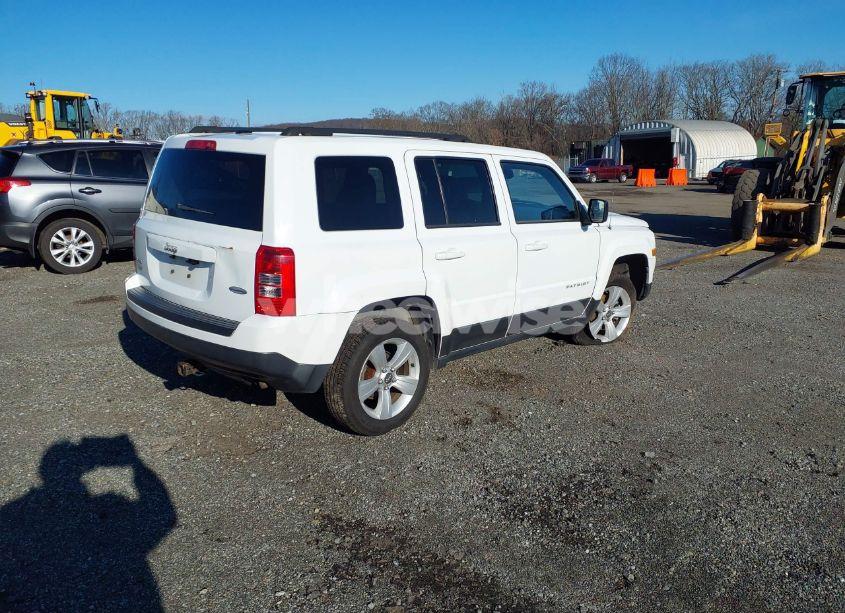 Photo 4 of 2014 Jeep Patriot LATITUDE (VIN 1C4NJRFB7ED627472)