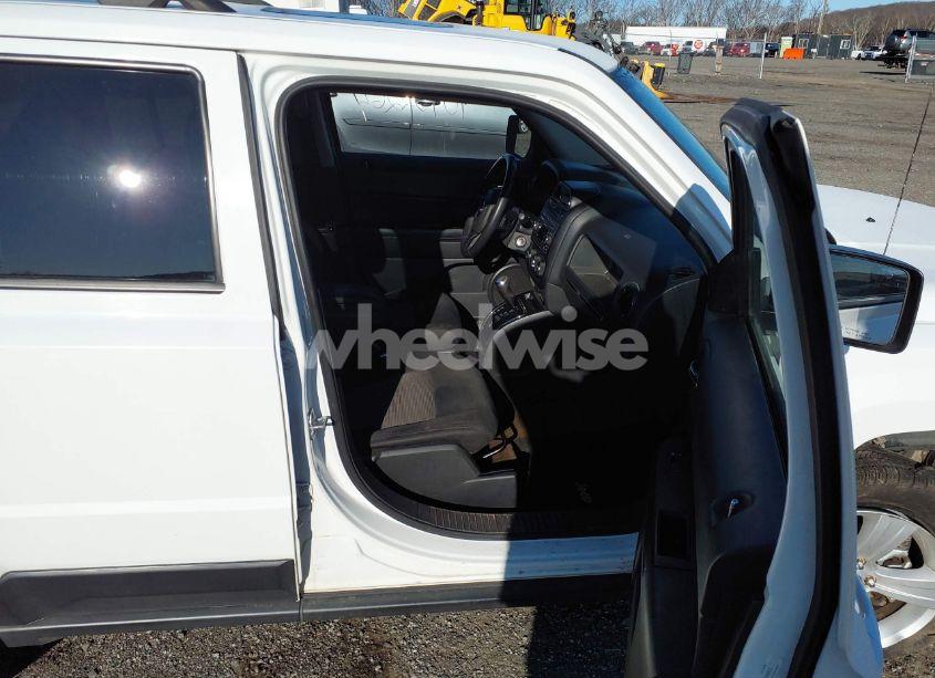 Photo 5 of 2014 Jeep Patriot LATITUDE (VIN 1C4NJRFB7ED627472)