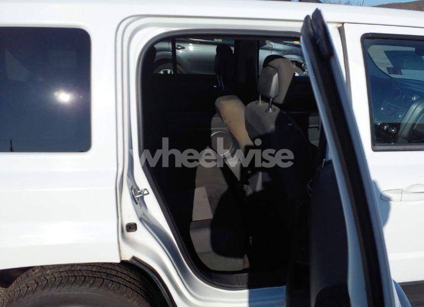 Photo 8 of 2014 Jeep Patriot LATITUDE (VIN 1C4NJRFB7ED627472)