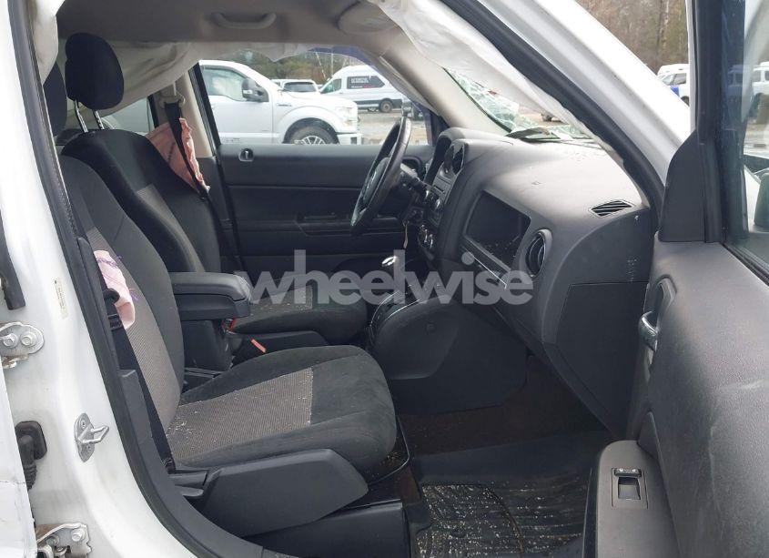 Photo 5 of 2014 Jeep Patriot LATITUDE (VIN 1C4NJRFB7ED630274)