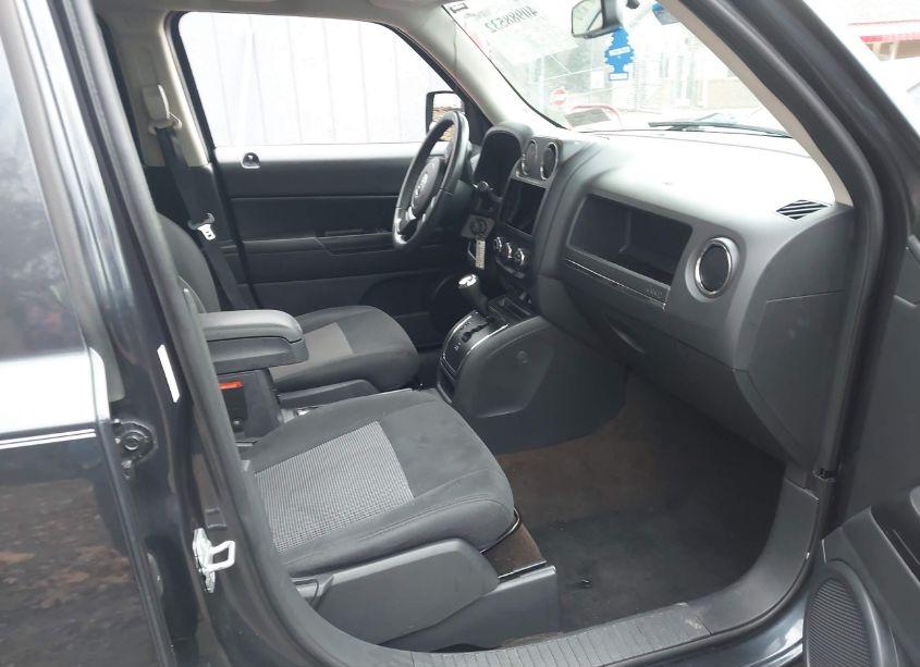 Photo 5 of 2014 Jeep Patriot LATITUDE (VIN 1C4NJRFB7ED665509)