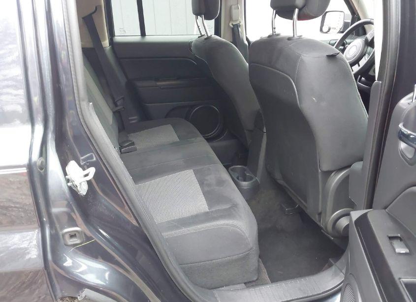 Photo 8 of 2014 Jeep Patriot LATITUDE (VIN 1C4NJRFB7ED665509)