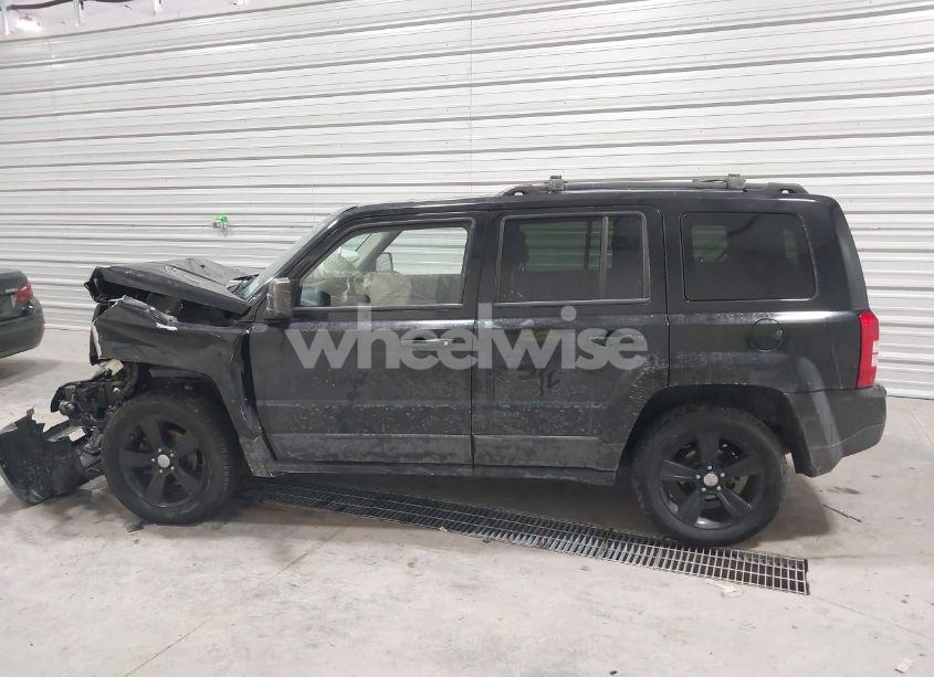 Photo 14 of 2014 Jeep Patriot LATITUDE (VIN 1C4NJRFB7ED694024)