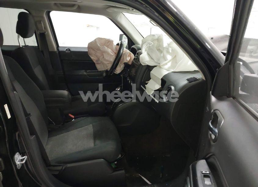 Photo 5 of 2014 Jeep Patriot LATITUDE (VIN 1C4NJRFB7ED694024)