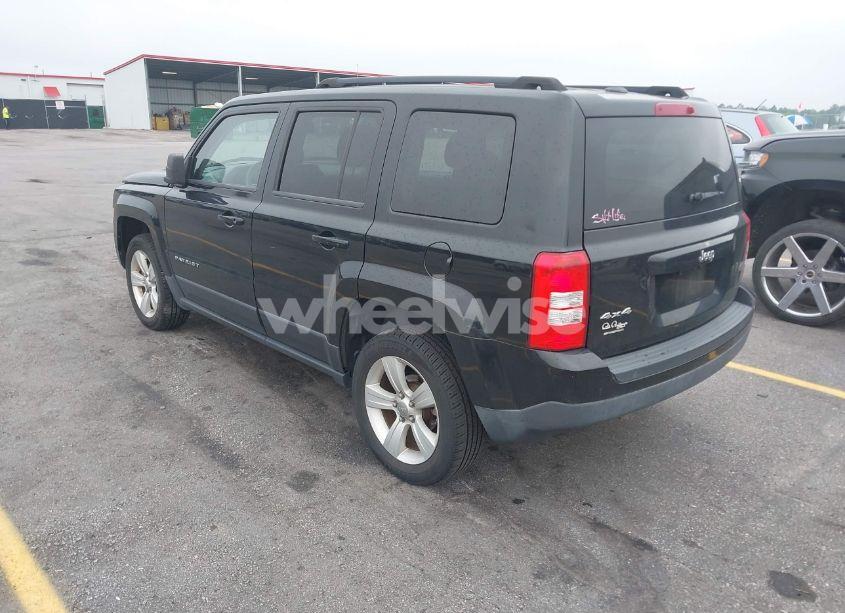 Photo 3 of 2014 Jeep Patriot LATITUDE (VIN 1C4NJRFB7ED713462)