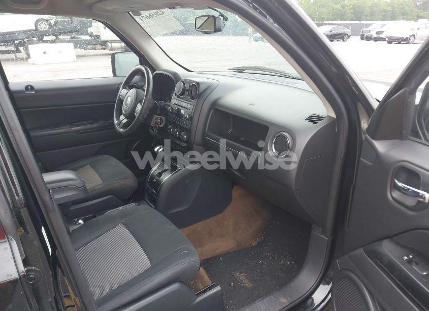 Photo 5 of 2014 Jeep Patriot LATITUDE (VIN 1C4NJRFB7ED713462)