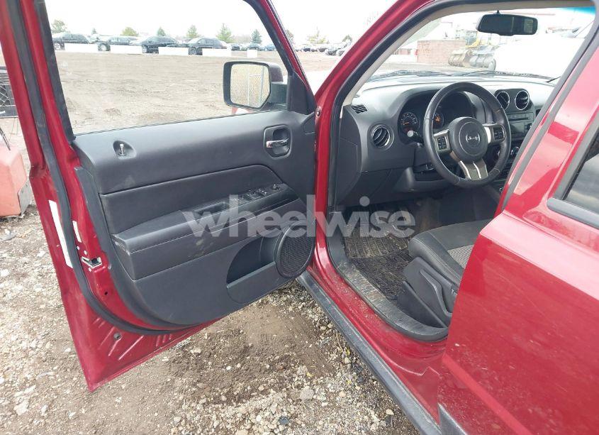 Photo 14 of 2014 Jeep Patriot LATITUDE (VIN 1C4NJRFB7ED718239)