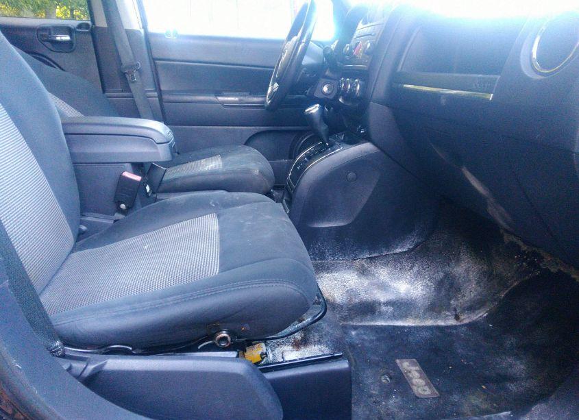 Photo 5 of 2014 Jeep Patriot LATITUDE (VIN 1C4NJRFB7ED784774)