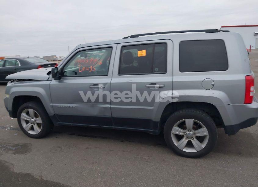 Photo 14 of 2014 Jeep Patriot LATITUDE (VIN 1C4NJRFB7ED796505)