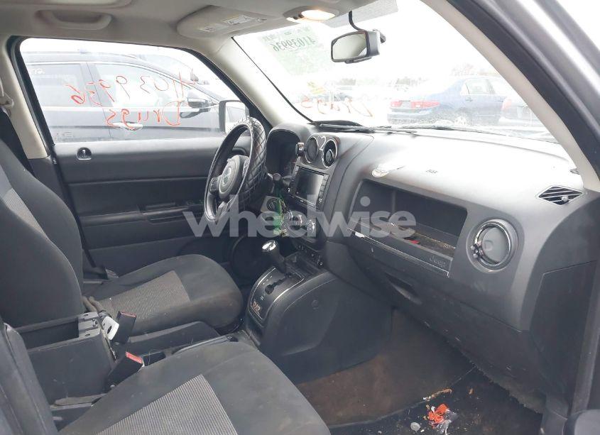 Photo 5 of 2014 Jeep Patriot LATITUDE (VIN 1C4NJRFB7ED796505)