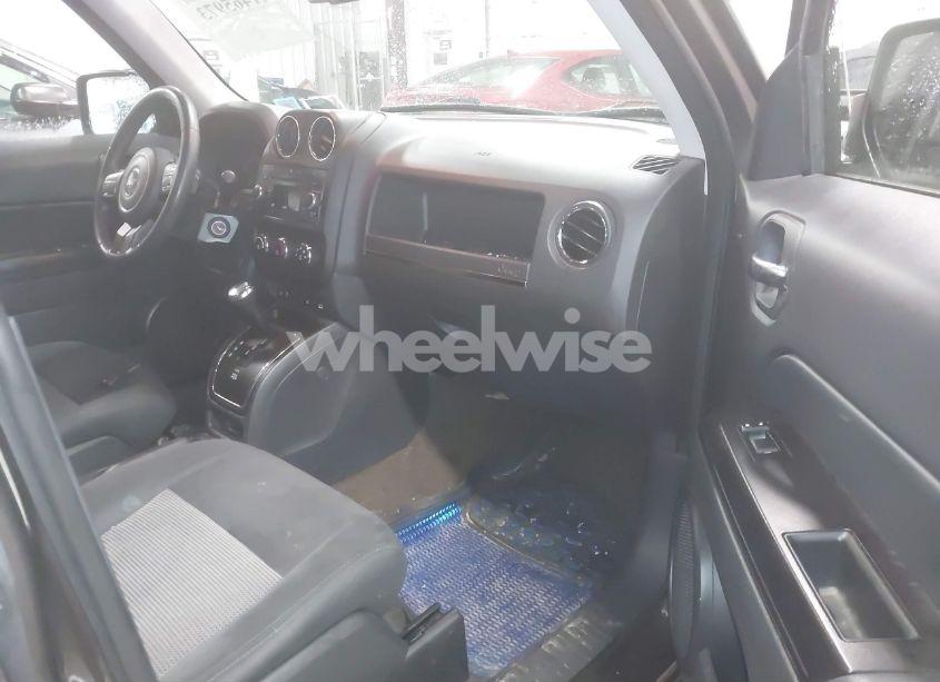 Photo 5 of 2014 Jeep Patriot LATITUDE (VIN 1C4NJRFB7ED897849)