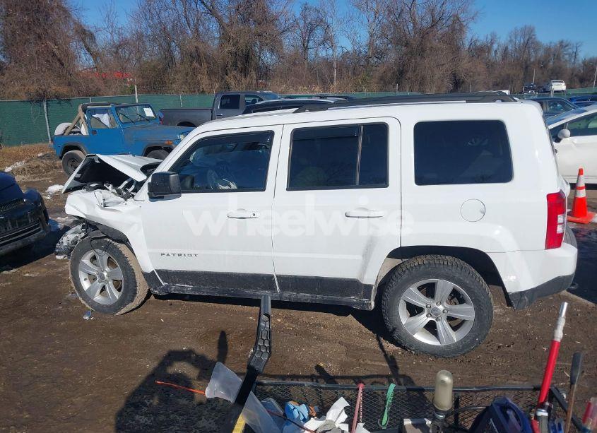 Photo 15 of 2016 Jeep Patriot LATITUDE (VIN 1C4NJRFB7GD672219)