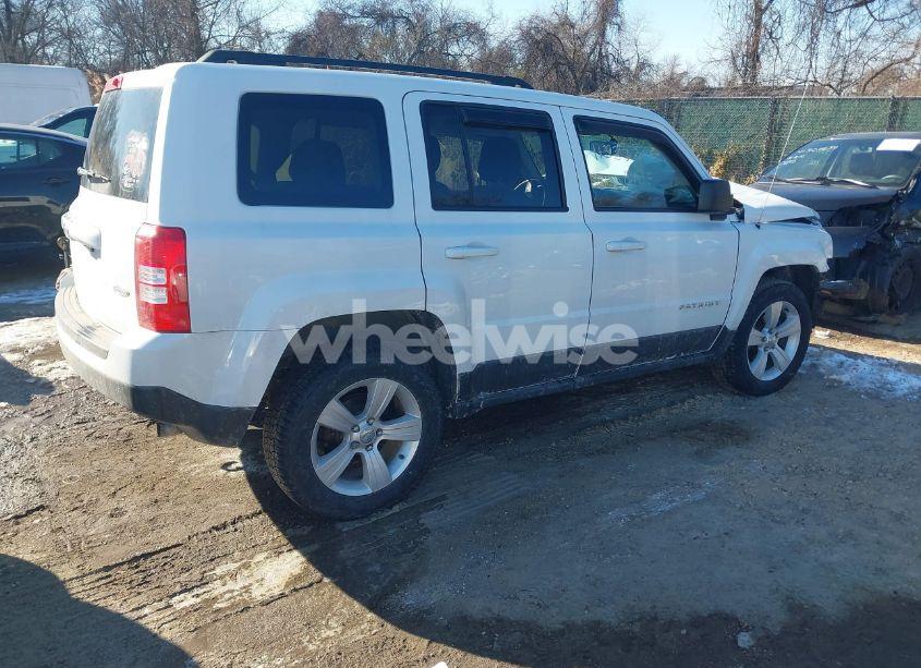 Photo 4 of 2016 Jeep Patriot LATITUDE (VIN 1C4NJRFB7GD672219)