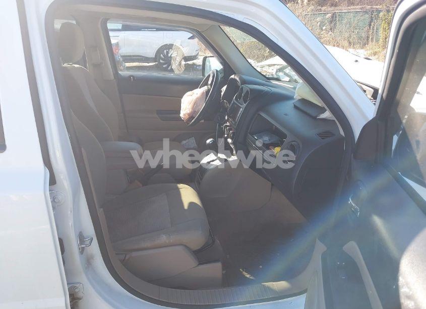 Photo 5 of 2016 Jeep Patriot LATITUDE (VIN 1C4NJRFB7GD672219)