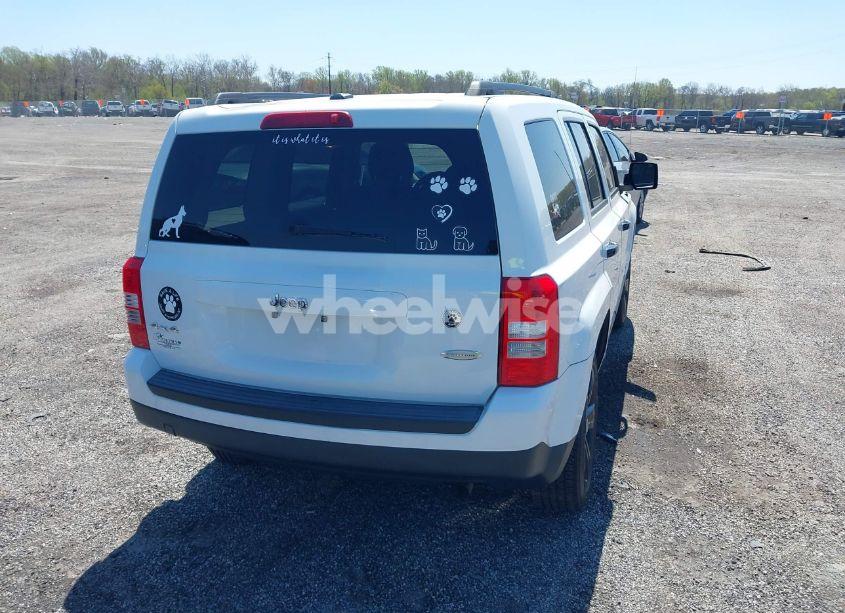 Photo 16 of 2016 Jeep Patriot LATITUDE (VIN 1C4NJRFB7GD718468)