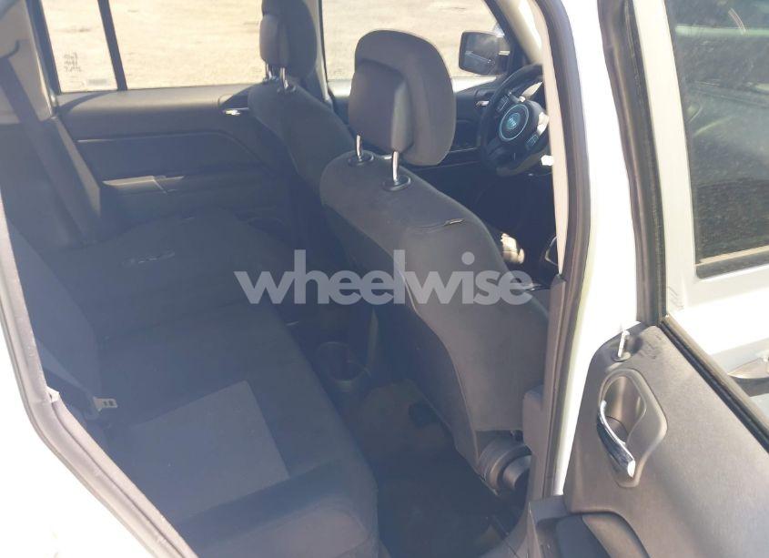 Photo 8 of 2016 Jeep Patriot LATITUDE (VIN 1C4NJRFB7GD718468)