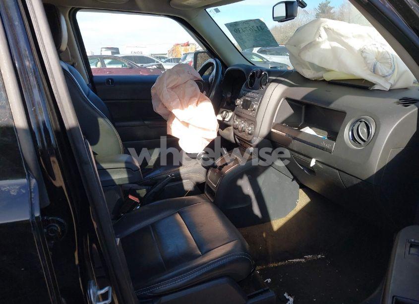 Photo 5 of 2016 Jeep Patriot HIGH ALTITUDE EDITION (VIN 1C4NJRFB7GD768366)