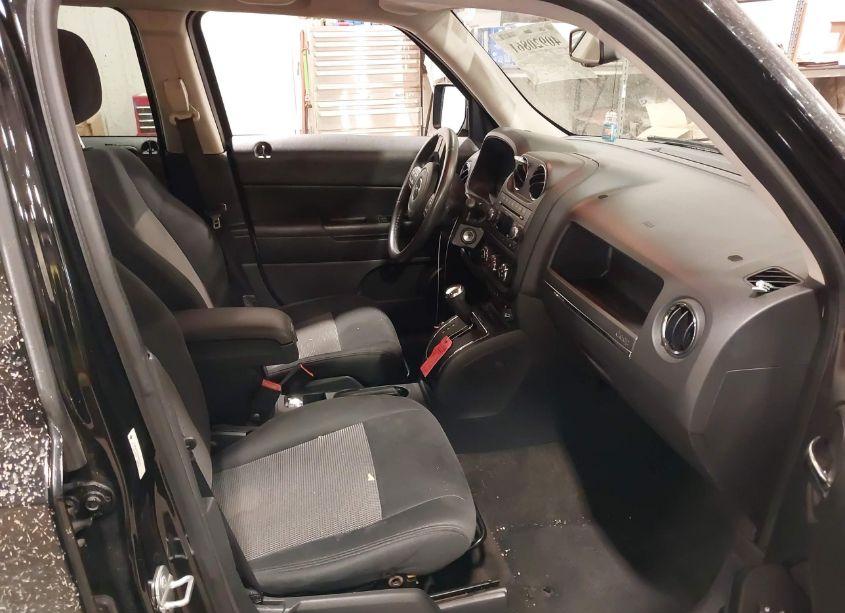 Photo 5 of 2014 Jeep Patriot LATITUDE (VIN 1C4NJRFB8ED651523)