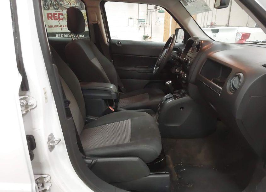 Photo 5 of 2014 Jeep Patriot LATITUDE (VIN 1C4NJRFB8ED721666)