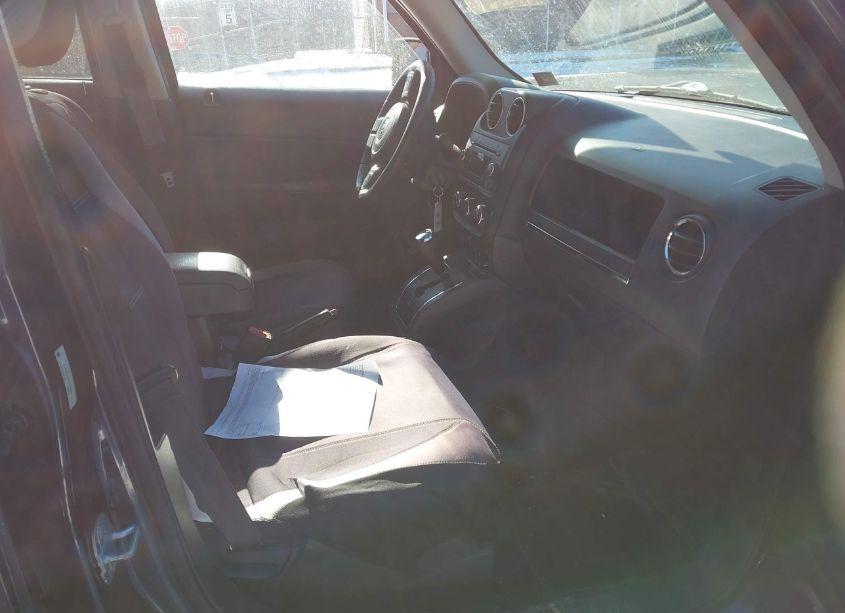 Photo 5 of 2014 Jeep Patriot LATITUDE (VIN 1C4NJRFB8ED883846)
