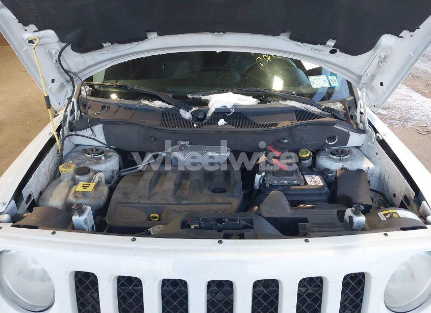 Photo 10 of 2014 Jeep Patriot LATITUDE (VIN 1C4NJRFB8ED885323)