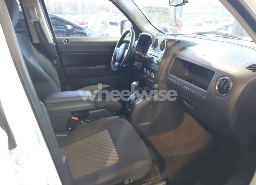 Photo 5 of 2014 Jeep Patriot LATITUDE (VIN 1C4NJRFB8ED885323)