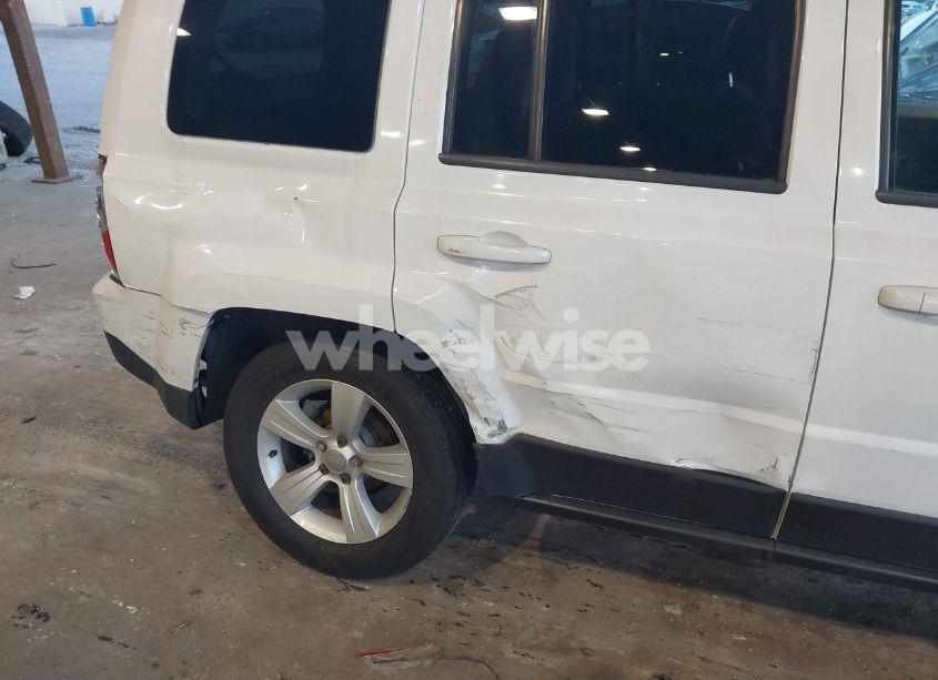 Photo 6 of 2014 Jeep Patriot LATITUDE (VIN 1C4NJRFB8ED885323)