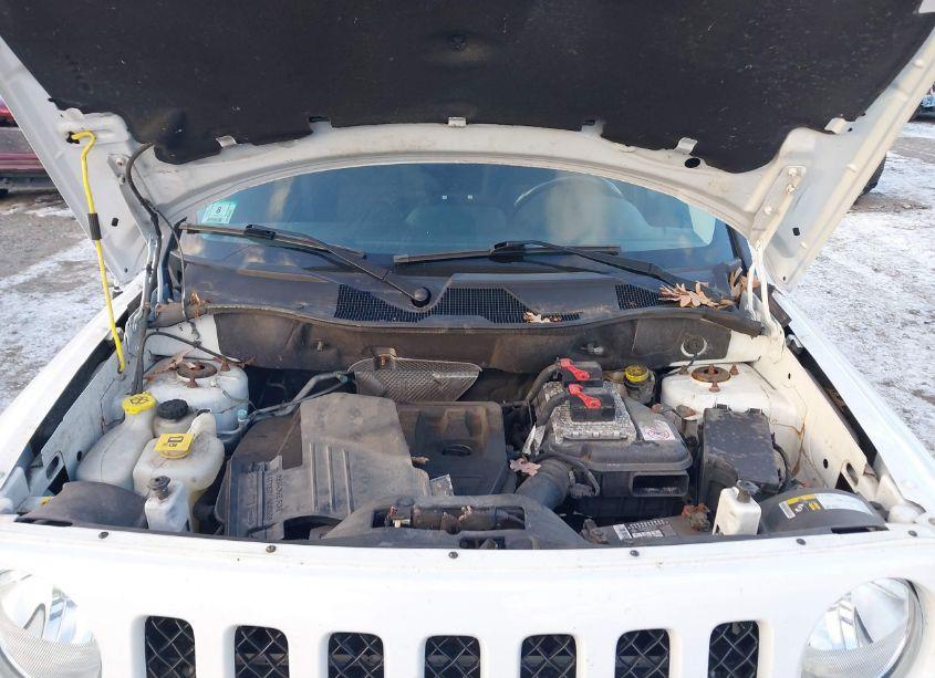 Photo 10 of 2015 Jeep Patriot LATITUDE (VIN 1C4NJRFB8FD289999)