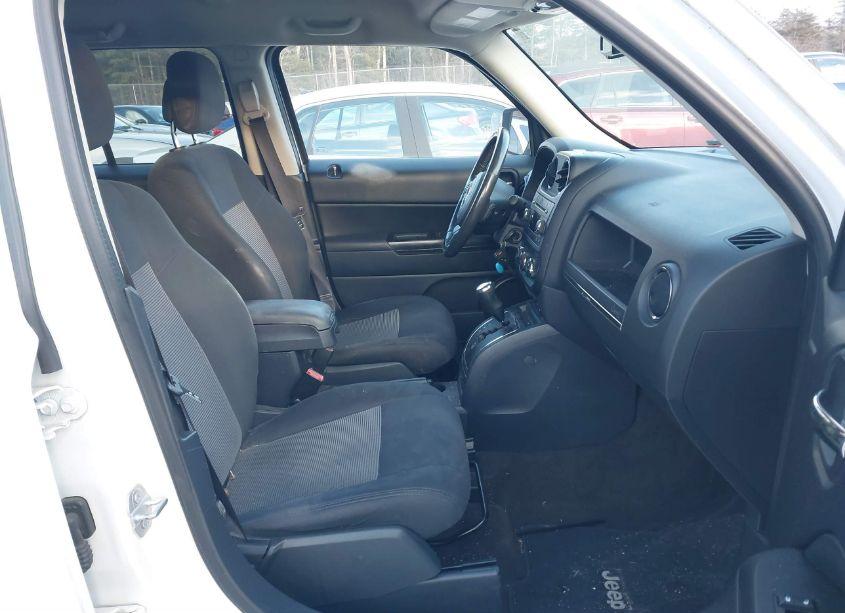 Photo 5 of 2015 Jeep Patriot LATITUDE (VIN 1C4NJRFB8FD289999)