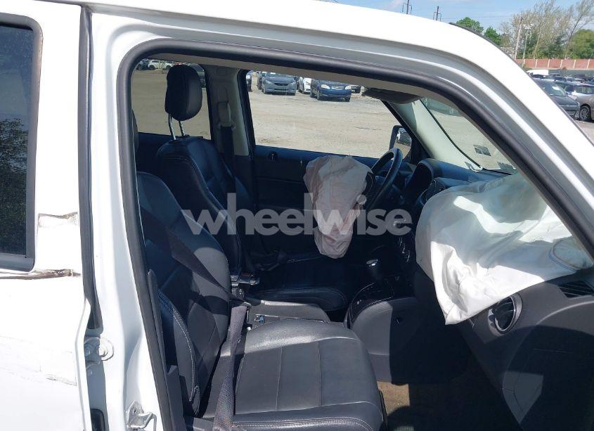 Photo 5 of 2016 Jeep Patriot HIGH ALTITUDE EDITION (VIN 1C4NJRFB8GD745999)