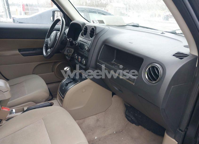 Photo 5 of 2017 Jeep Patriot LATITUDE 4X4 (VIN 1C4NJRFB8HD114736)