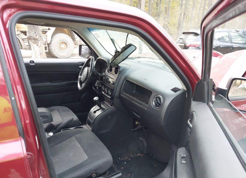 Photo 5 of 2015 Jeep Patriot LATITUDE (VIN 1C4NJRFB9FD202739)