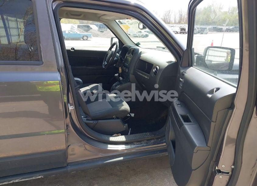 Photo 5 of 2015 Jeep Patriot LATITUDE (VIN 1C4NJRFB9FD270572)