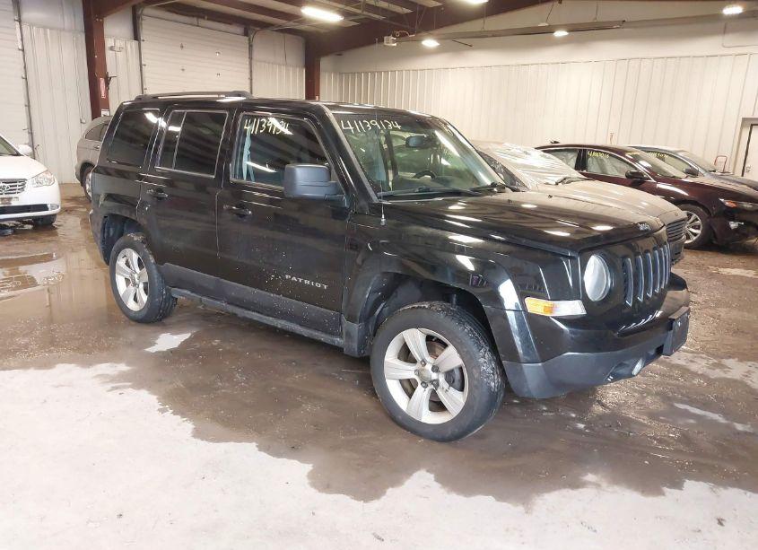 2015 Jeep Patriot LATITUDE (VIN 1C4NJRFB9FD425265) main photo