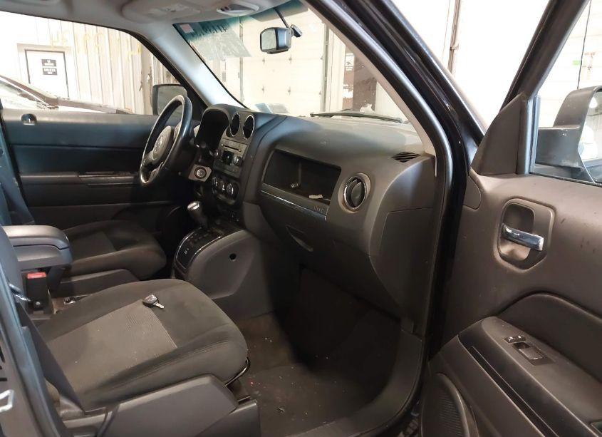 Photo 5 of 2015 Jeep Patriot LATITUDE (VIN 1C4NJRFB9FD425265)