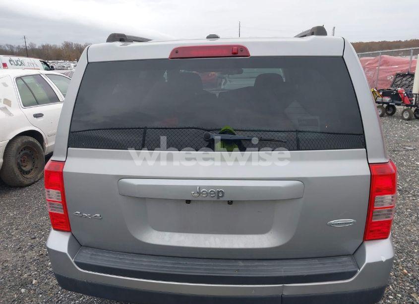 Photo 16 of 2015 Jeep Patriot LATITUDE (VIN 1C4NJRFB9FD425279)