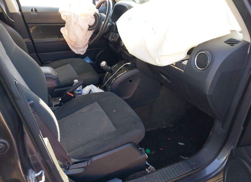 Photo 5 of 2016 Jeep Patriot LATITUDE (VIN 1C4NJRFB9GD522287)