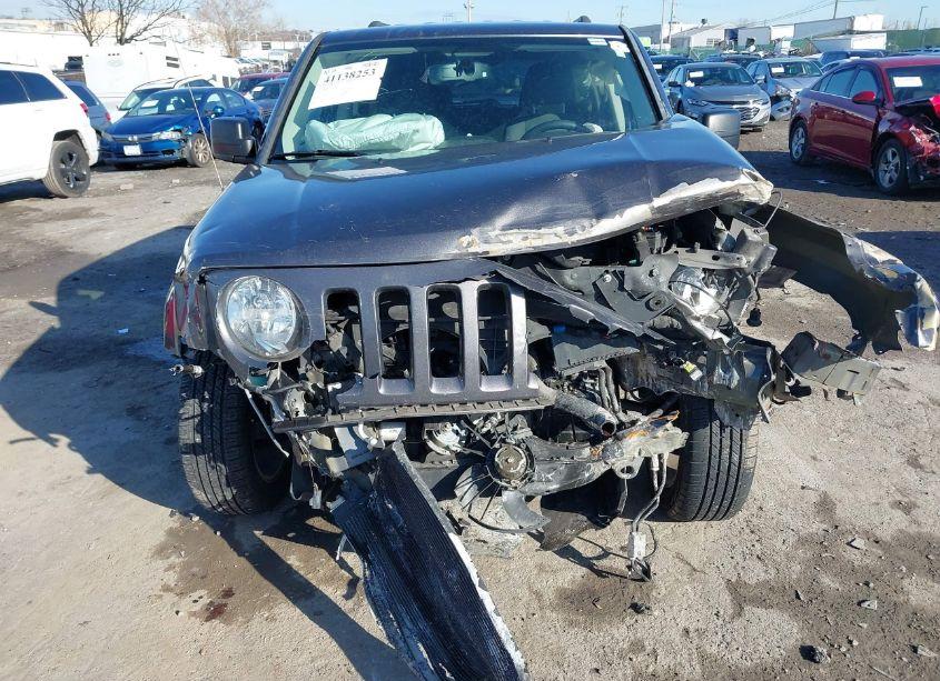 Photo 6 of 2016 Jeep Patriot LATITUDE (VIN 1C4NJRFB9GD522287)