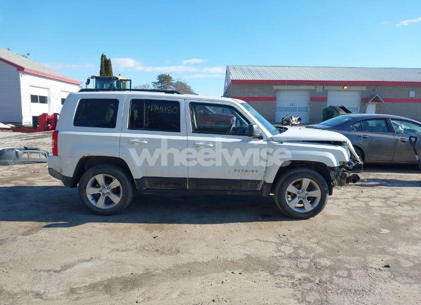Photo 14 of 2016 Jeep Patriot LATITUDE (VIN 1C4NJRFB9GD595997)
