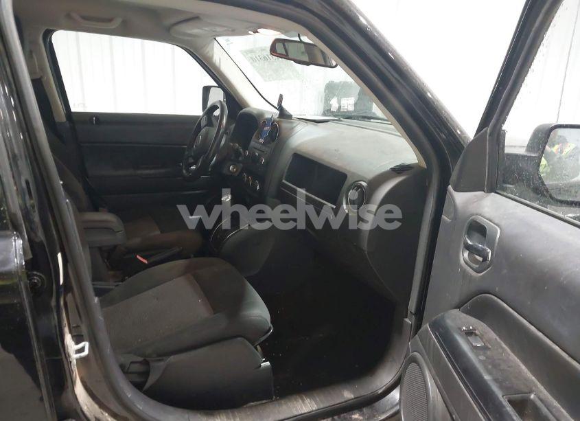 Photo 5 of 2014 Jeep Patriot LATITUDE (VIN 1C4NJRFBXED762896)