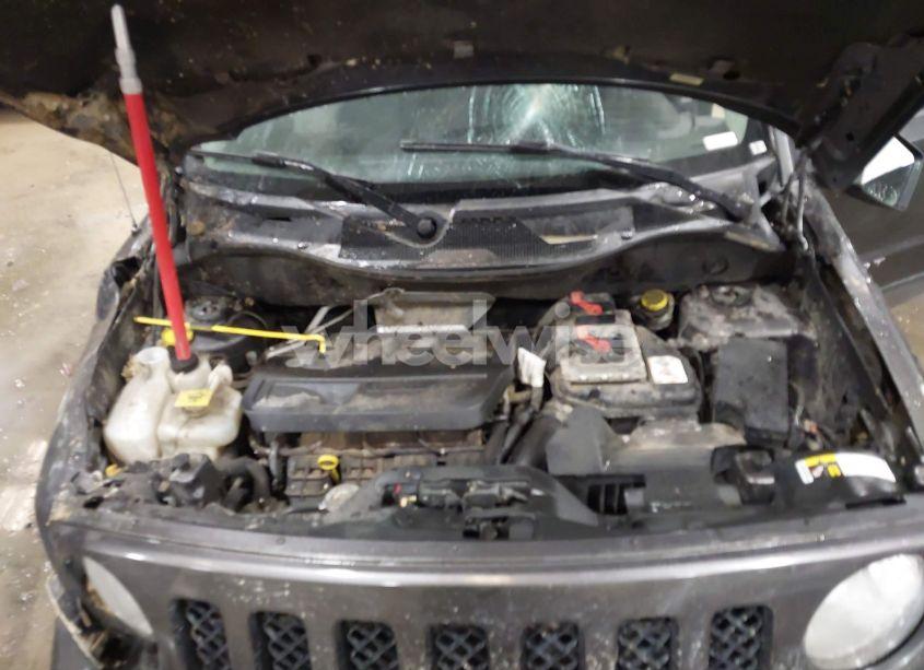 Photo 10 of 2015 Jeep Patriot LATITUDE (VIN 1C4NJRFBXFD130711)