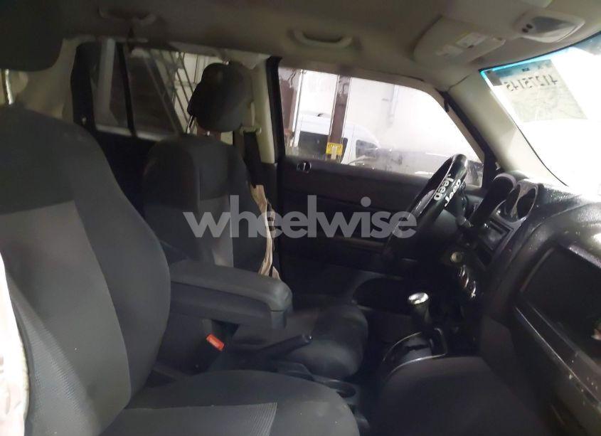 Photo 5 of 2015 Jeep Patriot LATITUDE (VIN 1C4NJRFBXFD130711)