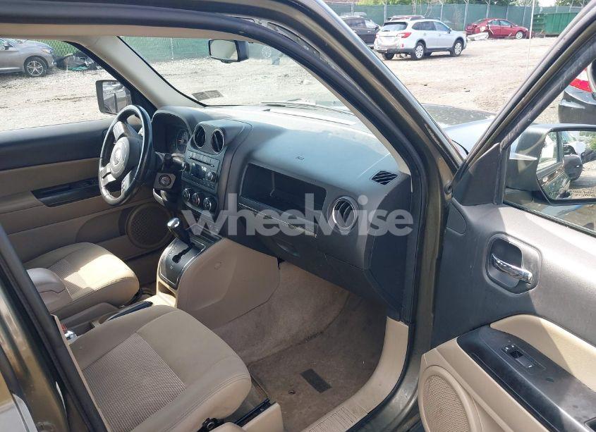 Photo 5 of 2015 Jeep Patriot LATITUDE (VIN 1C4NJRFBXFD202555)