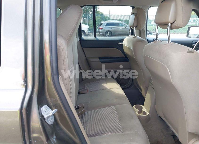 Photo 8 of 2015 Jeep Patriot LATITUDE (VIN 1C4NJRFBXFD202555)