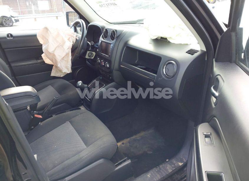 Photo 5 of 2016 Jeep Patriot LATITUDE (VIN 1C4NJRFBXGD580604)