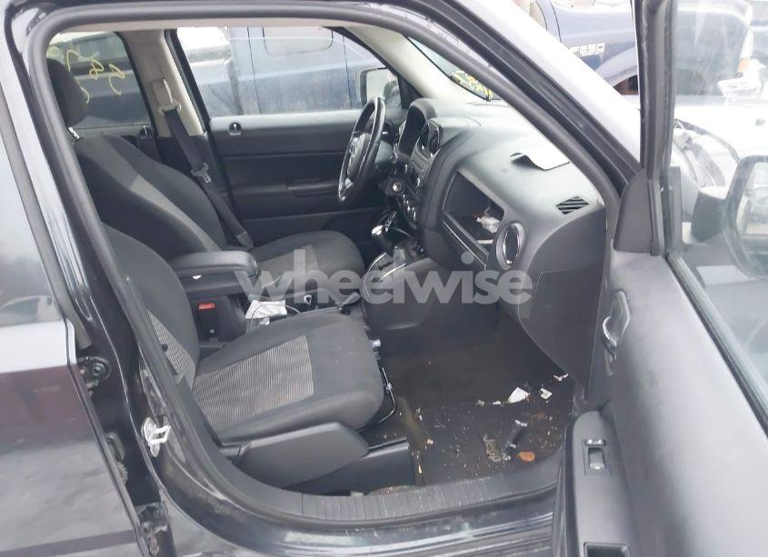 Photo 5 of 2016 Jeep Patriot LATITUDE (VIN 1C4NJRFBXGD587925)