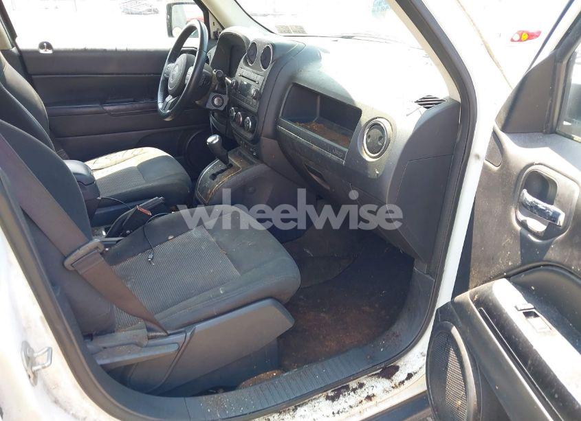 Photo 5 of 2016 Jeep Patriot LATITUDE (VIN 1C4NJRFBXGD782116)